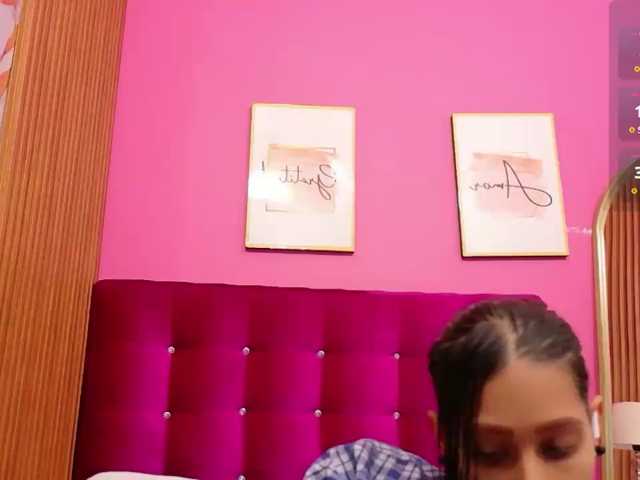 yourcuteneighbourr live cam on BongaCams