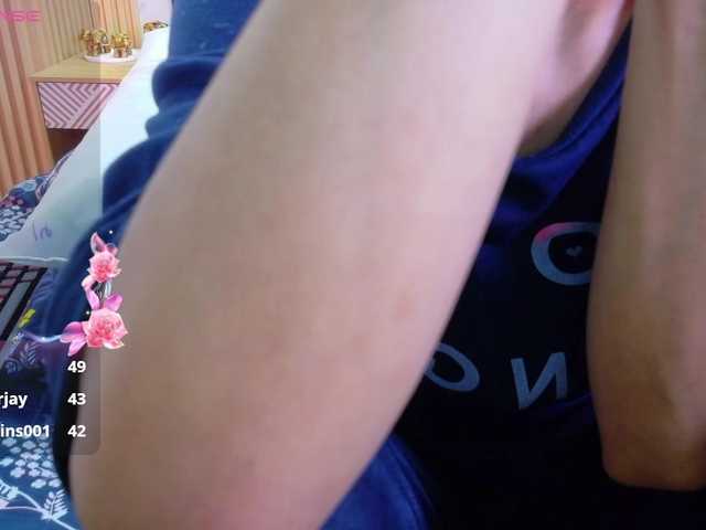 yourcuteneighbourr live cam on BongaCams