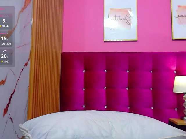 yourcuteneighbourr live cam on BongaCams