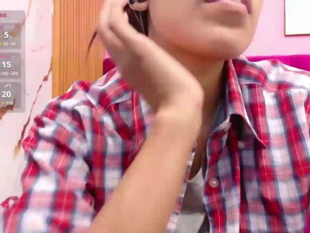 yourcuteneighbourr live cam on BongaCams
