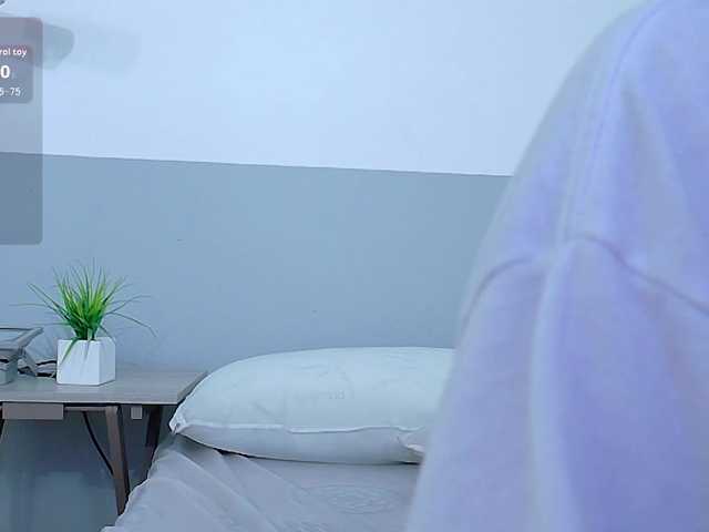 yourcuteneighbourr live cam on BongaCams