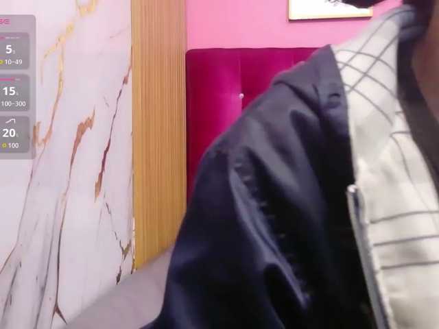 yourcuteneighbourr live cam on BongaCams