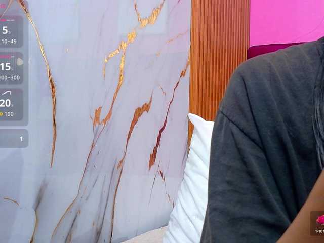 yourcuteneighbourr live cam on BongaCams