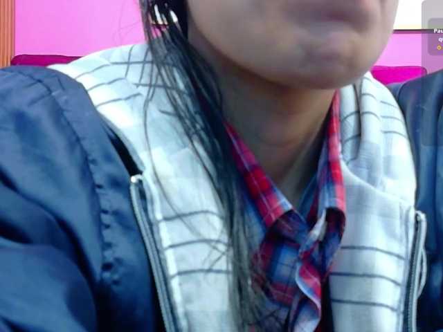yourcuteneighbourr live cam on BongaCams