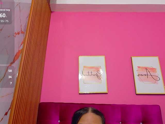 yourcuteneighbourr live cam on BongaCams