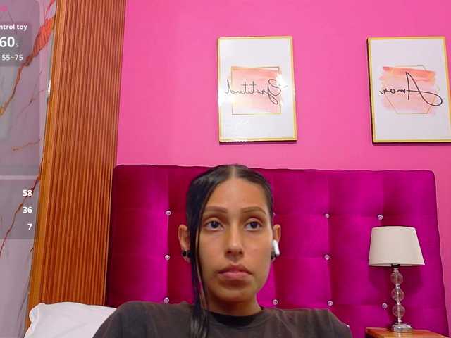yourcuteneighbourr live cam on BongaCams