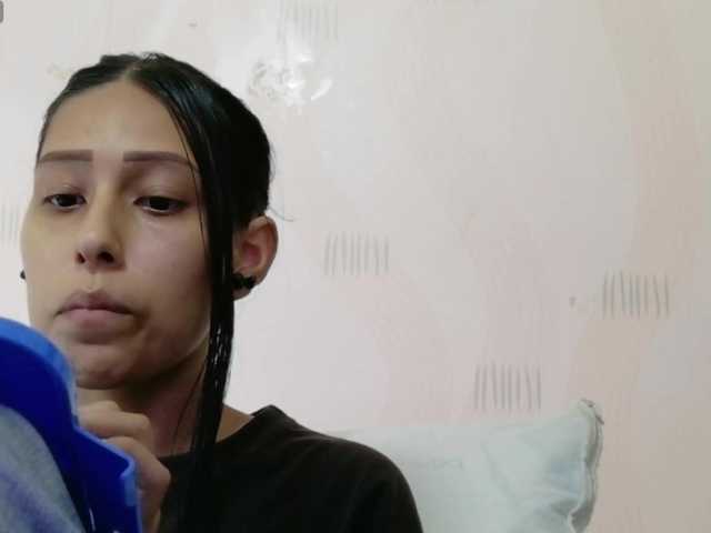 yourcuteneighbourr live cam on BongaCams