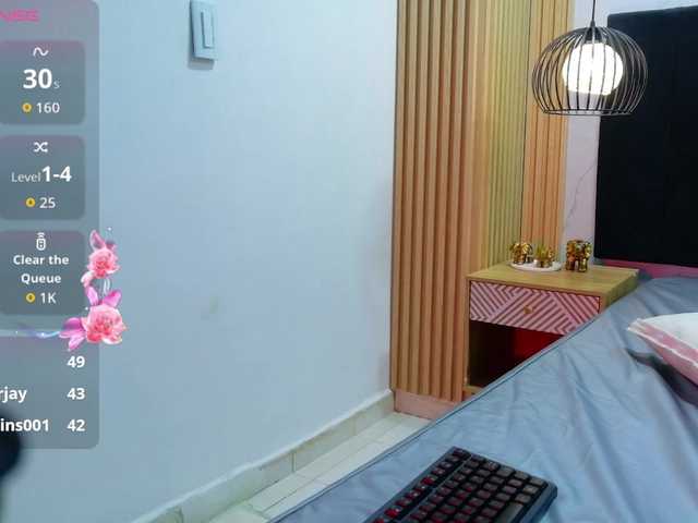 yourcuteneighbourr live cam on BongaCams