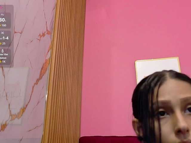 yourcuteneighbourr live cam on BongaCams