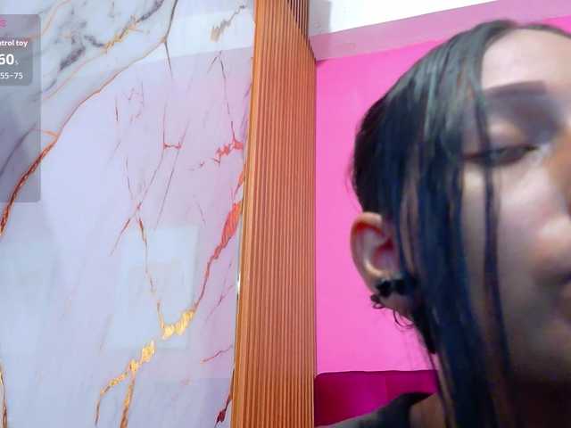 yourcuteneighbourr live webcam show