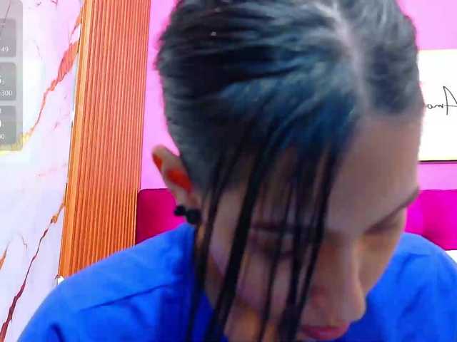 yourcuteneighbourr live cam on BongaCams