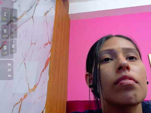 yourcuteneighbourr live cam on BongaCams