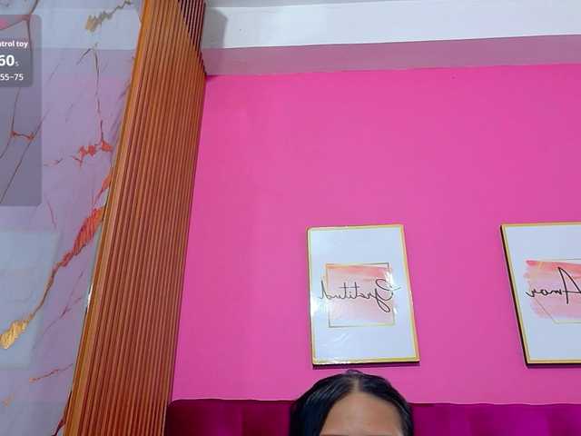 yourcuteneighbourr live cam on BongaCams