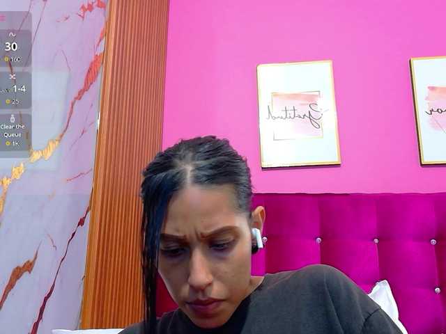 yourcuteneighbourr live cam on BongaCams