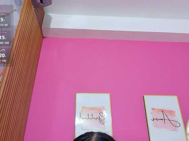 yourcuteneighbourr live webcam show