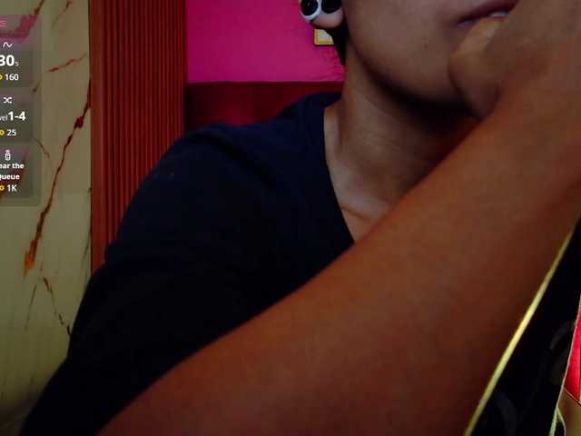 yourcuteneighbourr live cam on BongaCams