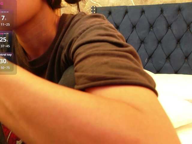yourcuteneighbourr live cam on BongaCams