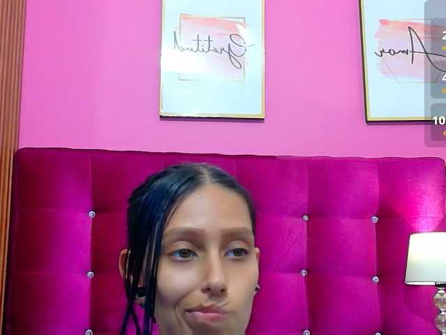 yourcuteneighbourr live cam on BongaCams