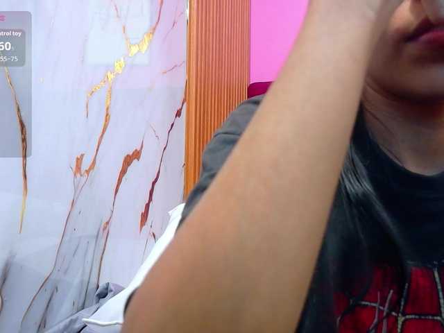 yourcuteneighbourr live webcam show