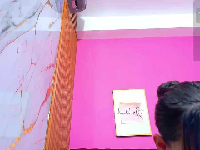 yourcuteneighbourr live cam on BongaCams