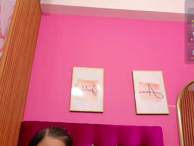 yourcuteneighbourr live cam on BongaCams