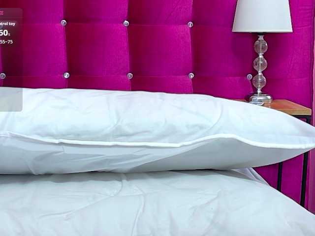 yourcuteneighbourr live webcam show