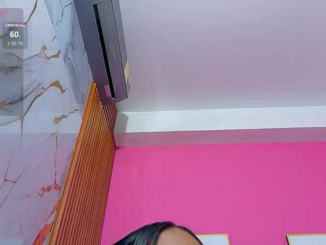 yourcuteneighbourr live webcam show