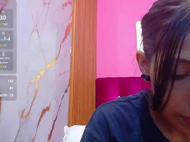 yourcuteneighbourr live cam on BongaCams