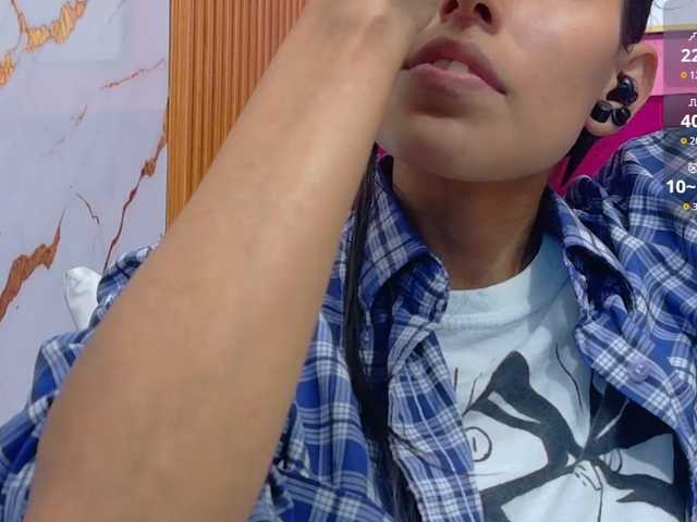 yourcuteneighbourr live cam on BongaCams