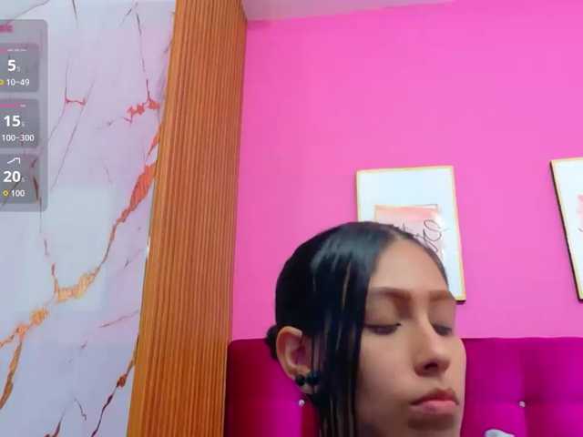 yourcuteneighbourr live cam on BongaCams