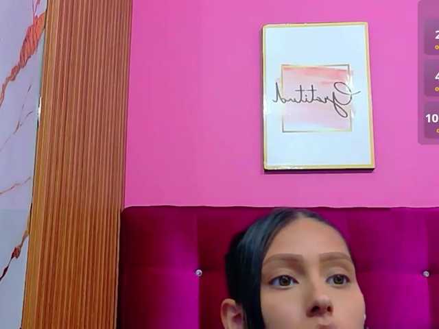 yourcuteneighbourr live cam on BongaCams