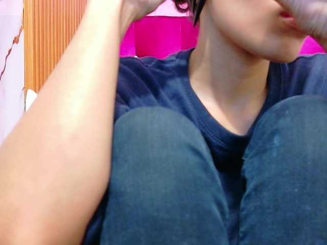 yourcuteneighbourr live cam on UnifiedCams