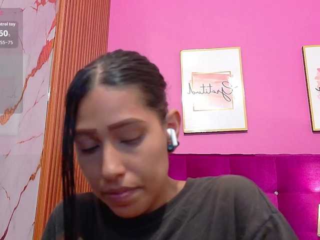 yourcuteneighbourr live cam on BongaCams