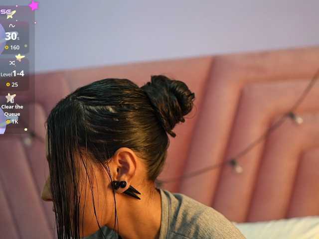 yourcuteneighbourr live cam on BongaCams