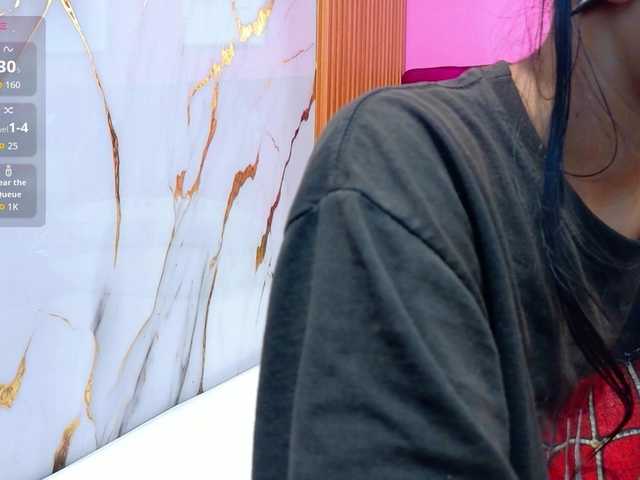 yourcuteneighbourr live webcam show