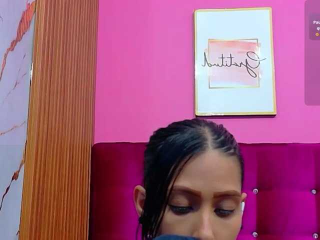 yourcuteneighbourr live cam on BongaCams