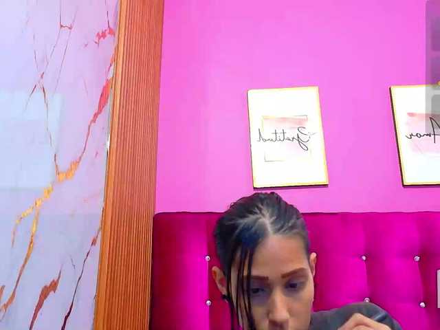 yourcuteneighbourr live cam on BongaCams