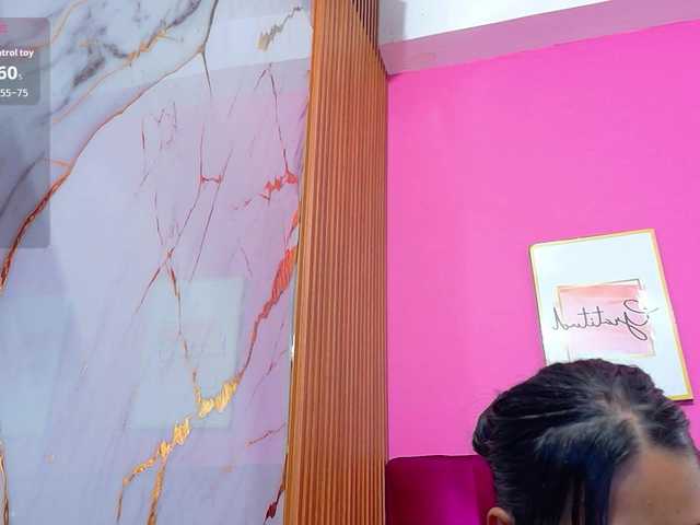 yourcuteneighbourr live webcam show