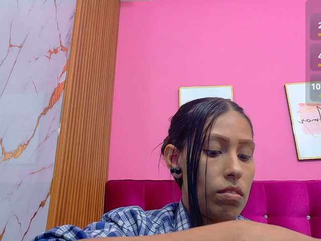yourcuteneighbourr live cam on BongaCams