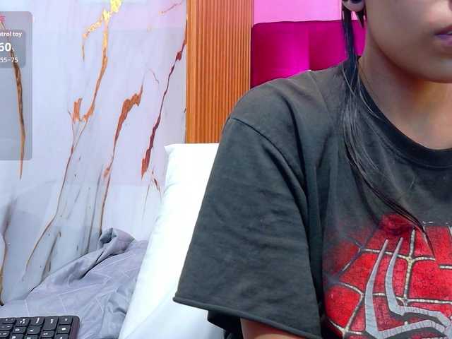 yourcuteneighbourr live webcam show