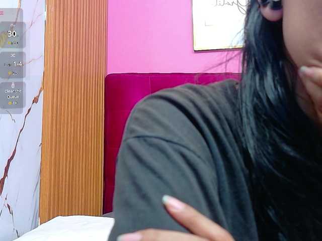 yourcuteneighbourr live webcam show