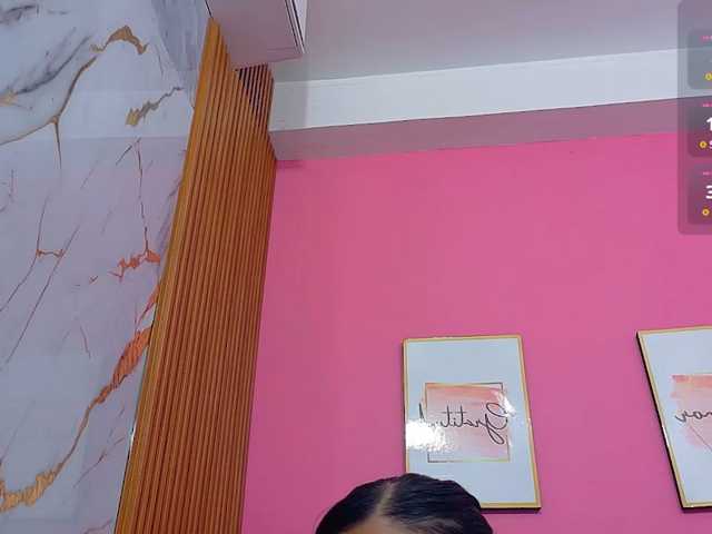 yourcuteneighbourr live cam on BongaCams