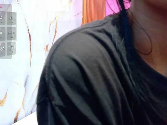 yourcuteneighbourr live cam on BongaCams