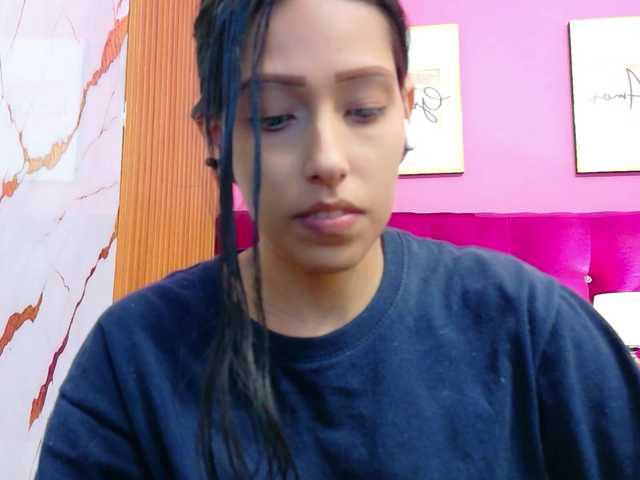 yourcuteneighbourr live cam on BongaCams
