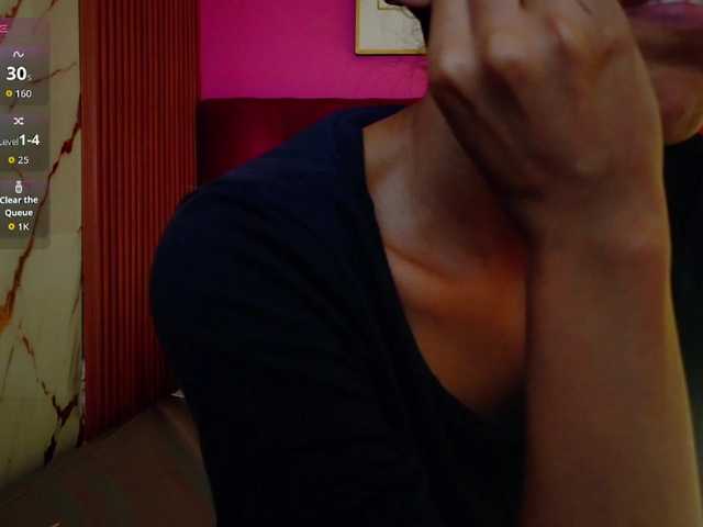 yourcuteneighbourr live cam on BongaCams