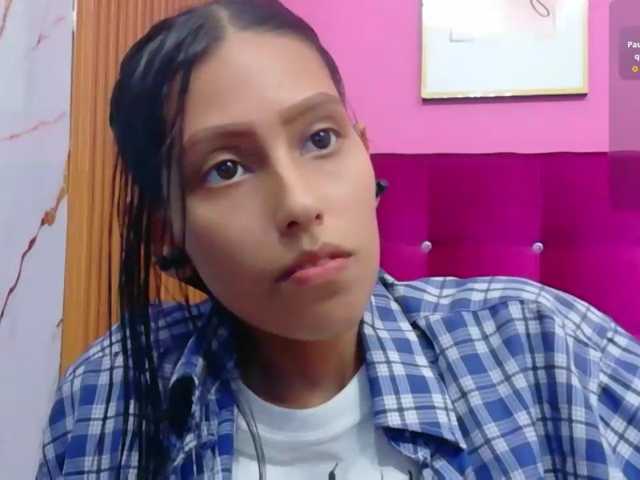 yourcuteneighbourr live cam on BongaCams