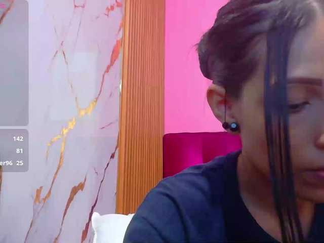 yourcuteneighbourr live cam on BongaCams