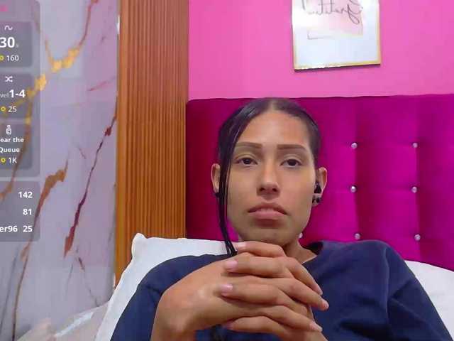 yourcuteneighbourr live cam on BongaCams