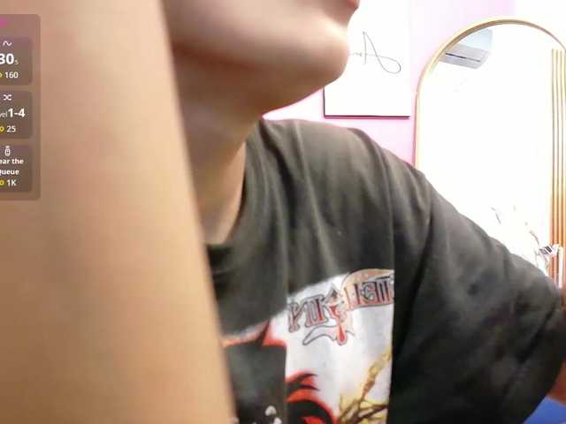 yourcuteneighbourr live cam on BongaCams