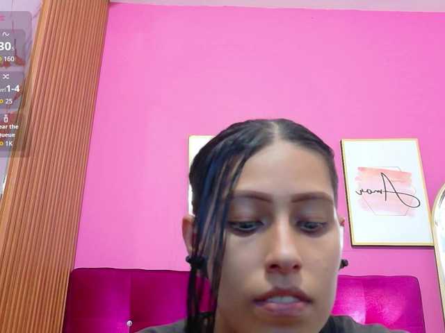 yourcuteneighbourr live cam on BongaCams